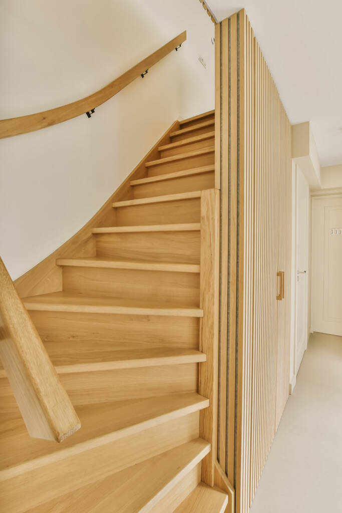 Conception et pose d'escalier en bois