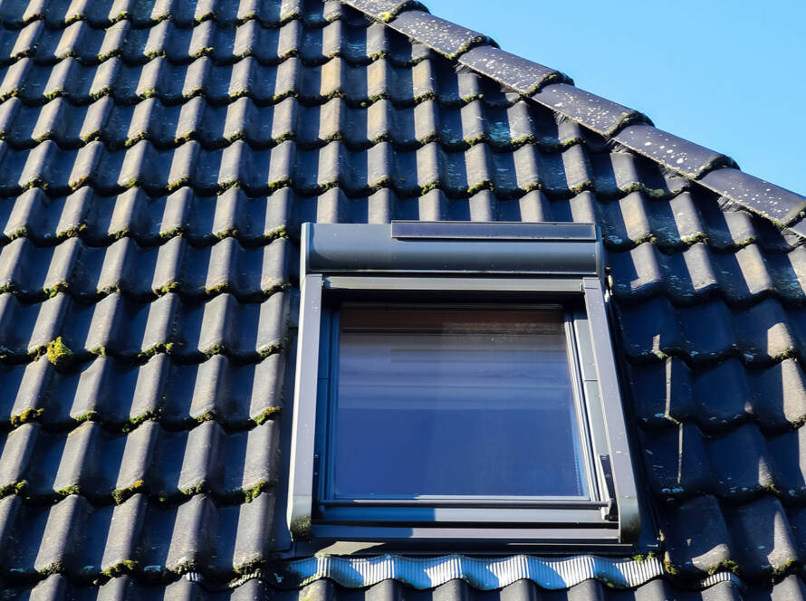 Pose de fenêtre de toit