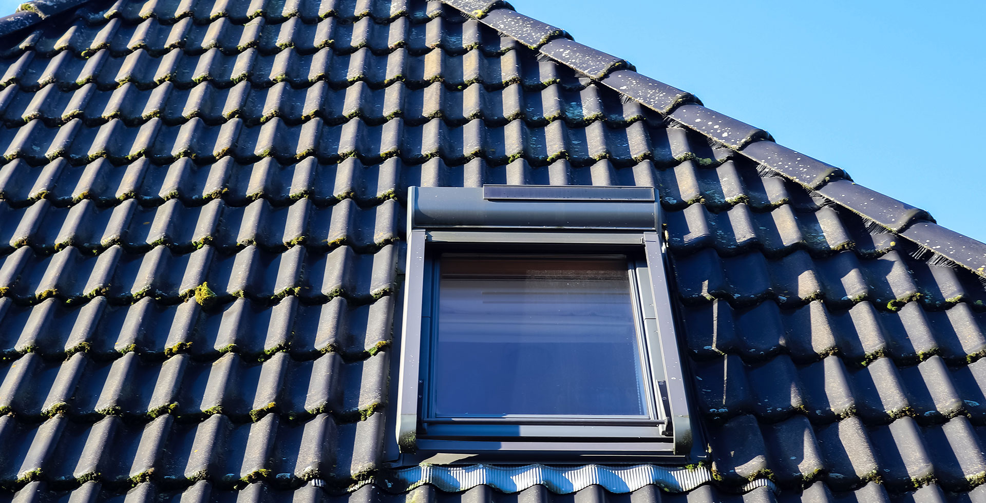 Pose de fenêtre de toit